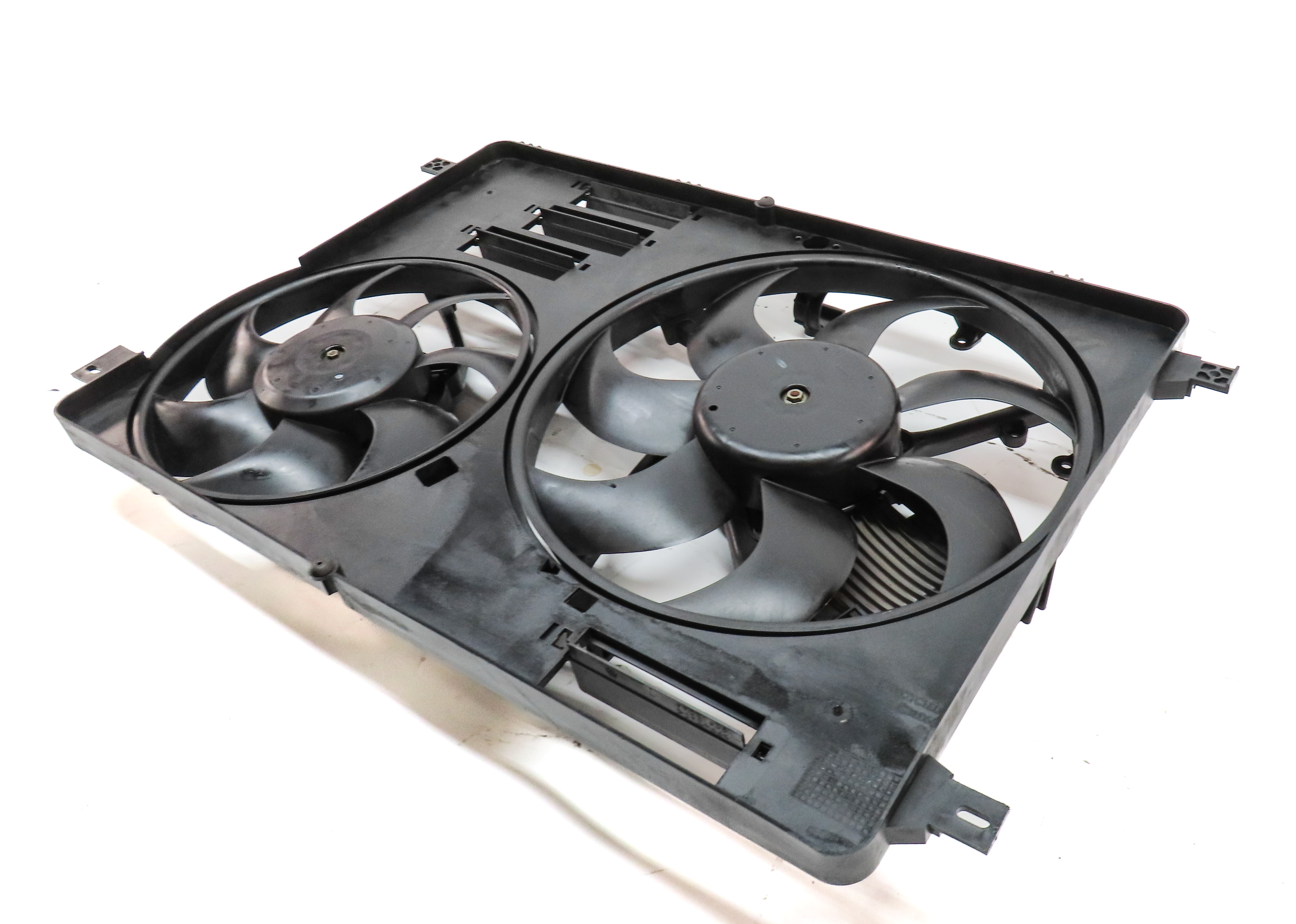 12-17 LR2 DISCOVERY SPORT RANGE ROVER EVOQUE L550 RADIATOR COOLING FAN & SHROUD — exact item pictured